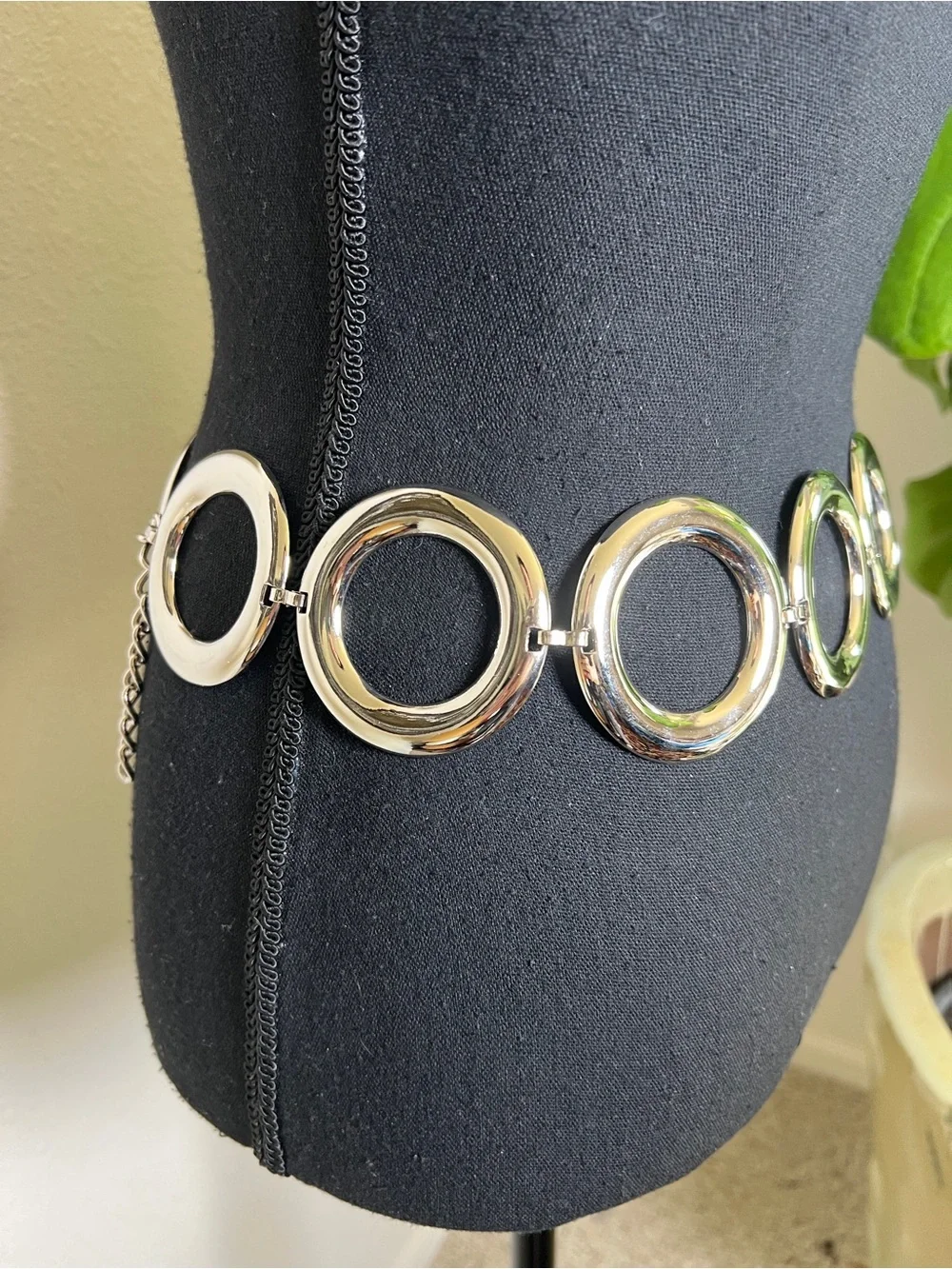ESCADA Women’s Large Circle Shiny Silver Tone Metal Chain Link Belt